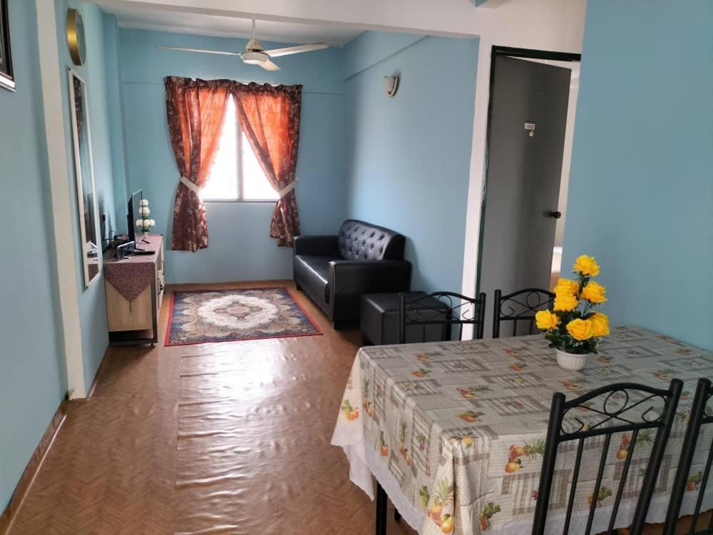 Khairul Homestay Pangsapuri Sutera Seberang Jaya Kampong Telok  Bagian luar foto